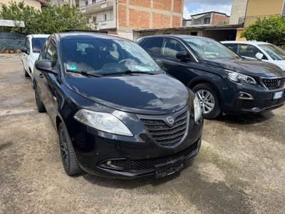 Lancia Ypsilon Unyca MOMO DESIGN Nero usata CURTI