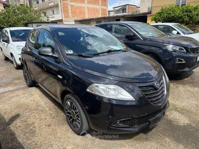 Lancia Ypsilon Unyca MOMO DESIGN Nero usata CURTI