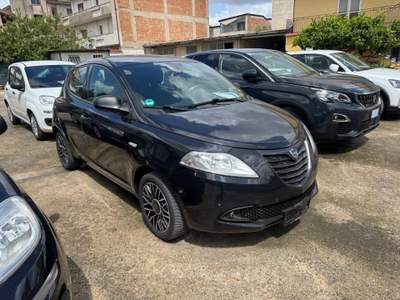 Lancia Ypsilon Unyca MOMO DESIGN Nero usata CURTI