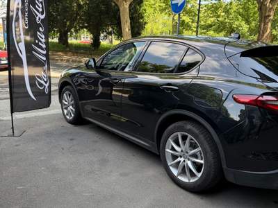 Alfa Romeo Stelvio Distribuzione, tagliando e revisione appena fatti Nero usata Torino