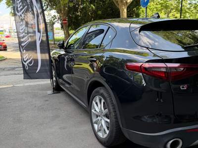 Alfa Romeo Stelvio Distribuzione, tagliando e revisione appena fatti Nero usata Torino