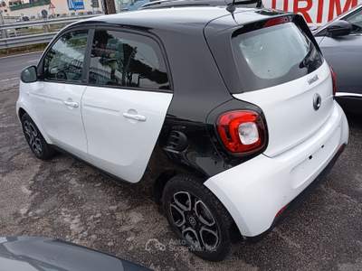 Smart ForFour 90CV Passion Aut. Bianco usata Giugliano in Campania