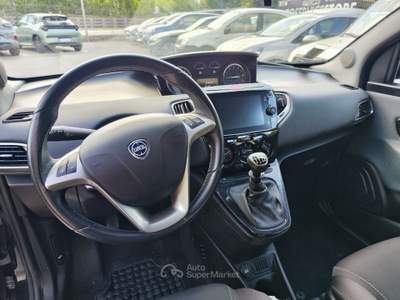 Lancia Ypsilon 5 porte S&S Hybrid Silver Nero usata Serino