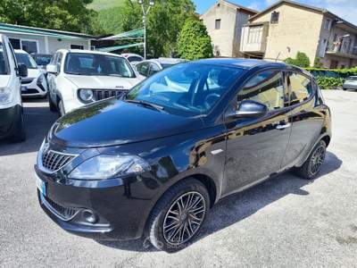 Lancia Ypsilon 5 porte S&S Hybrid Silver Nero usata Serino