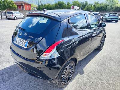 Lancia Ypsilon 5 porte S&S Hybrid Silver Nero usata Serino