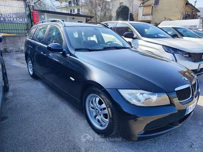 BMW Serie 3 318d 320 318d turbodiesel cat Touring Eletta Nero usata Serino