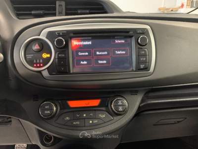 Toyota Yaris Benzina Lounge 5 Porte Bianco usata Qualiano