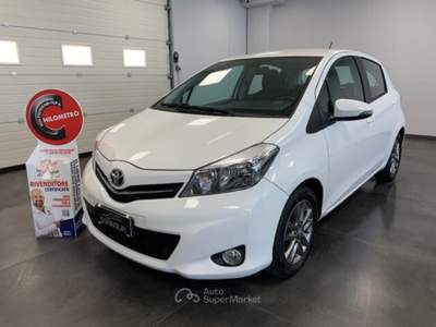 Toyota Yaris Benzina Lounge 5 Porte Bianco usata Qualiano