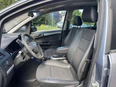 Opel Zafira 1.9 TDCI COSMO NEO PATENTATI Grigio usata Perugia