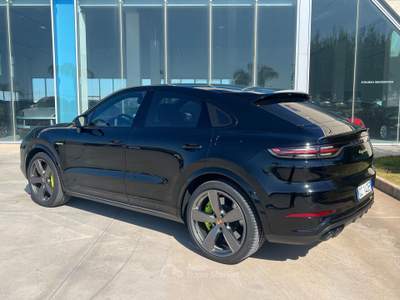 Porsche Cayenne Coupè 4.0 V8 Turbo S E-Hybrid Nero usata Gela