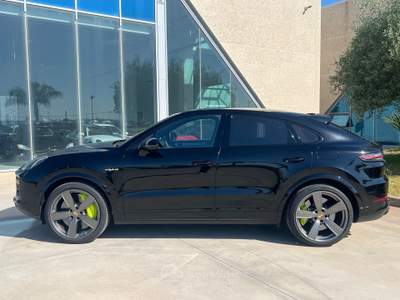 Porsche Cayenne Coupè 4.0 V8 Turbo S E-Hybrid Nero usata Gela