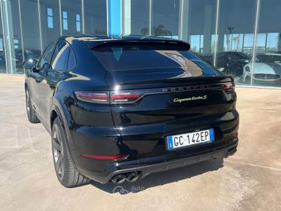 Porsche Cayenne Coupè 4.0 V8 Turbo S E-Hybrid Nero usata Gela