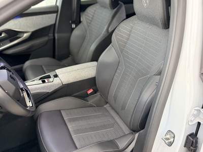 Peugeot 3008 Hybrid 136 e-DCS6 GT Bianco usata San Felice a Cancello