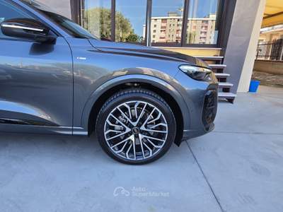 Audi Q5 204 CV quattro S tronic line Grigio usata Brusciano