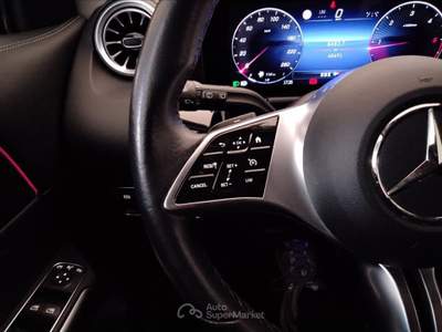Mercedes-Benz GLA 180 D Progressive Advanced Plus 8G-DCT Nero usata Lucca
