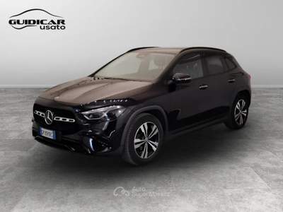Mercedes-Benz GLA 180 D Progressive Advanced Plus 8G-DCT Nero usata Lucca