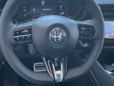 Alfa Romeo Junior Alfa Romeo Junior Hybrid 1.2 145 Cv Sprint Grigio usata Mondragone