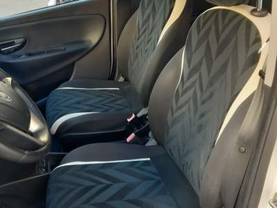 Lancia Ypsilon 5 porte GPL Ecochic Gold Beige usata Vado Ligure