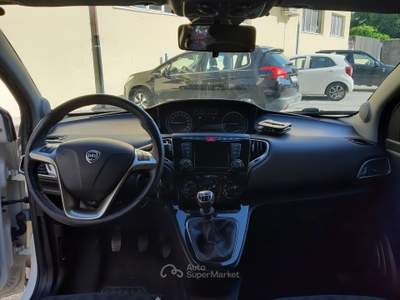 Lancia Ypsilon 5 porte GPL Ecochic Gold Beige usata Vado Ligure
