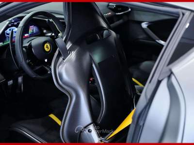 Ferrari 296 296 GTB|FULL CARBON SPEC|LIVREA GIALLO MODENA Grigio usata Vergiate