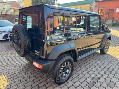 Suzuki Jimny 1.5 L TOP GLX 5 PORTE 4X4 KM0 Nero usata Milano