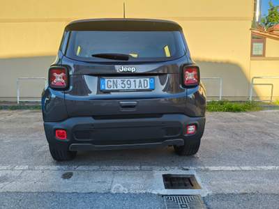 Jeep Renegade Motore ,carrozzeria ed interni pari al nuovo , non fumatore . usata Massa e cozzile