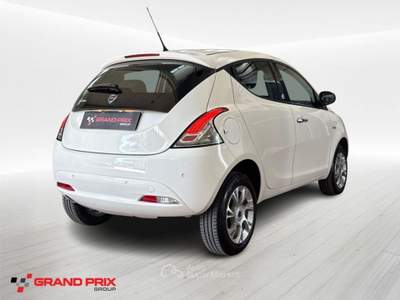 Lancia Ypsilon 0.9 TwinAir 5 porte Metano Ecochic Gold Bianco usata Castenaso