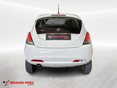 Lancia Ypsilon 0.9 TwinAir 5 porte Metano Ecochic Gold Bianco usata Castenaso
