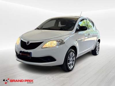 Lancia Ypsilon 0.9 TwinAir 5 porte Metano Ecochic Gold Bianco usata Castenaso