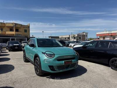 Fiat 600 Hybrid 110 CV DCT MHEV La Prima Blu/Azzurro usata Volla