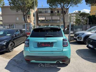 Fiat 600 Hybrid 110 CV DCT MHEV La Prima Blu/Azzurro usata Volla