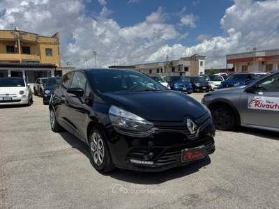Renault Clio 1.2 75CV 5 porte Life GPL Nero usata Volla