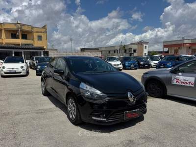 Renault Clio 1.2 75CV 5 porte Life GPL Nero usata Volla