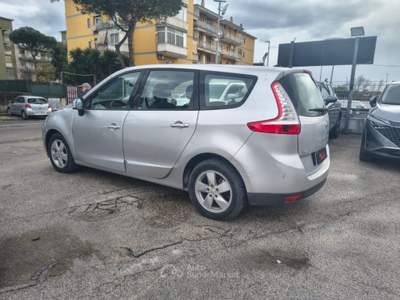 Renault Scénic 1.5 dCi 110CV Dynamique GRAN SCENIC 7P Argento usata Volla