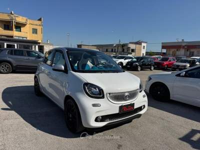 Smart ForFour 70 1.0 Passion Bianco usata Volla