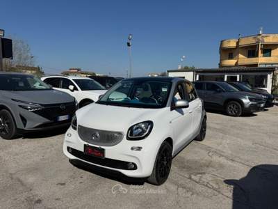 Smart ForFour 70 1.0 Passion Bianco usata Volla