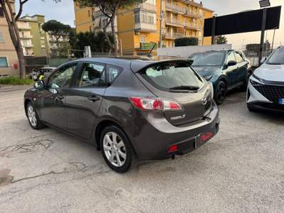Mazda 3 1.6 MZ-CD 109CV Advanced Grigio usata Volla