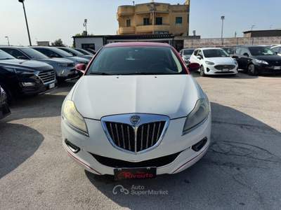 Lancia Delta 1.6 MJT DPF 120 CV Gold Bianco usata Volla