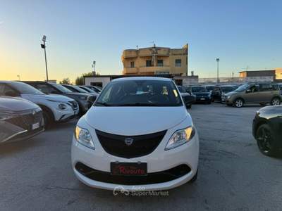 Lancia Ypsilon 1.2 69 CV 5 porte GPL Ecochic Gold Bianco usata Volla