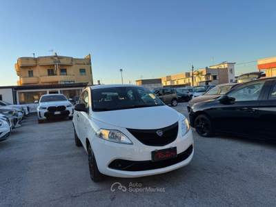 Lancia Ypsilon 1.2 69 CV 5 porte GPL Ecochic Gold Bianco usata Volla