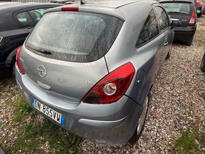 Opel Corsa 1.2 3 porte Cosmo Argento usata Volla