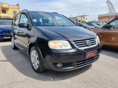 Volkswagen Touran 2.0 TDI 136CV ConfortLine 5 posti Nero usata Volla