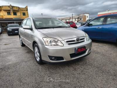 Toyota Corolla 1.4 D-4D M-MT 5 porte Sol ESP Argento usata Volla