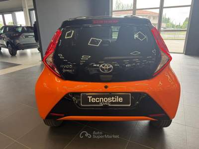 Toyota Aygo Connect 1.0 VVT-i 72 CV 5 porte x-cite Arancione usata ROVIGO