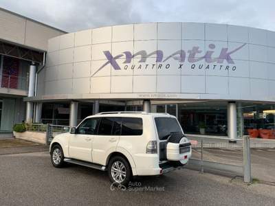 Mitsubishi Pajero 3.2 DI-D 16V aut. 5p. Instyle 4X4 7 POSTI Bianco usata San Vendemiano