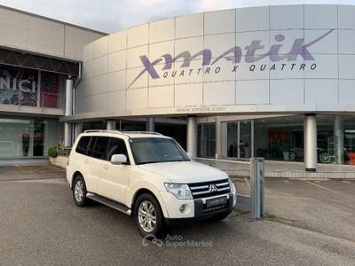 Mitsubishi Pajero 3.2 DI-D 16V aut. 5p. Instyle 4X4 7 POSTI Bianco usata San Vendemiano