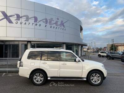 Mitsubishi Pajero 3.2 DI-D 16V aut. 5p. Instyle 4X4 7 POSTI Bianco usata San Vendemiano