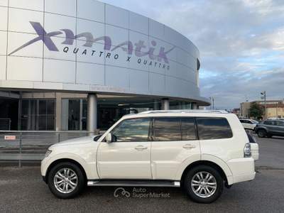 Mitsubishi Pajero 3.2 DI-D 16V aut. 5p. Instyle 4X4 7 POSTI Bianco usata San Vendemiano