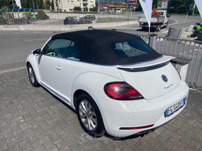 Volkswagen Maggiolino Cabrio 1.2 TSI Design BlueMotion Technology Bianco usata Massarosa
