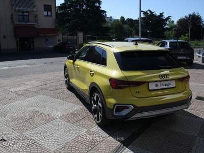 Audi A3 allstreet 40 TFSI e S tronic Identity Contrast Giallo usata Nova Milanese